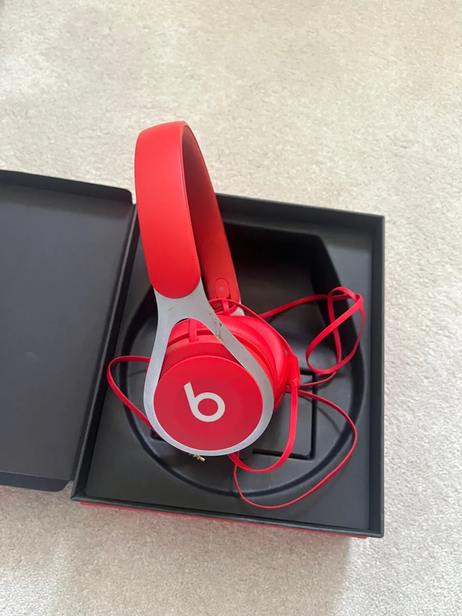 Apple beats over headphones - Image 3