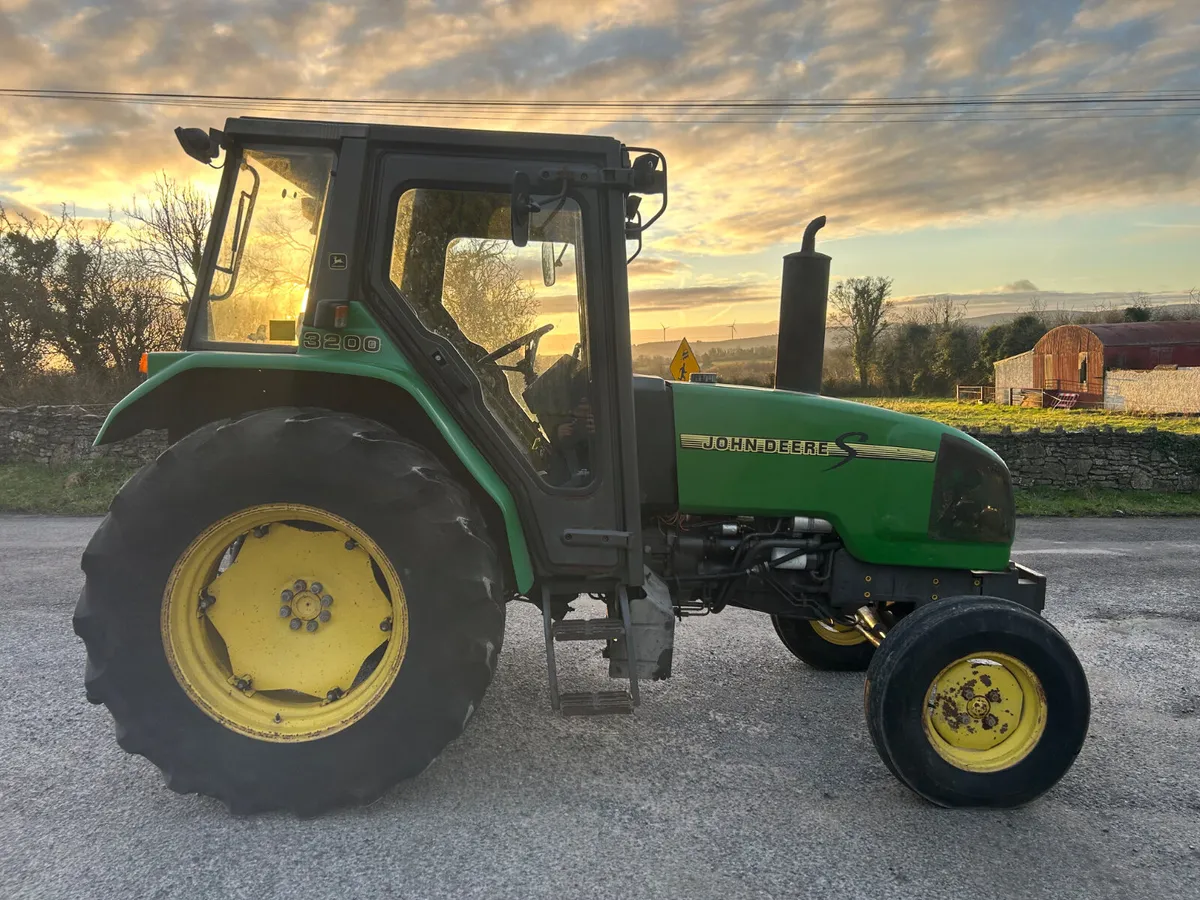 1996 John Deere 3200 2wd - Image 4