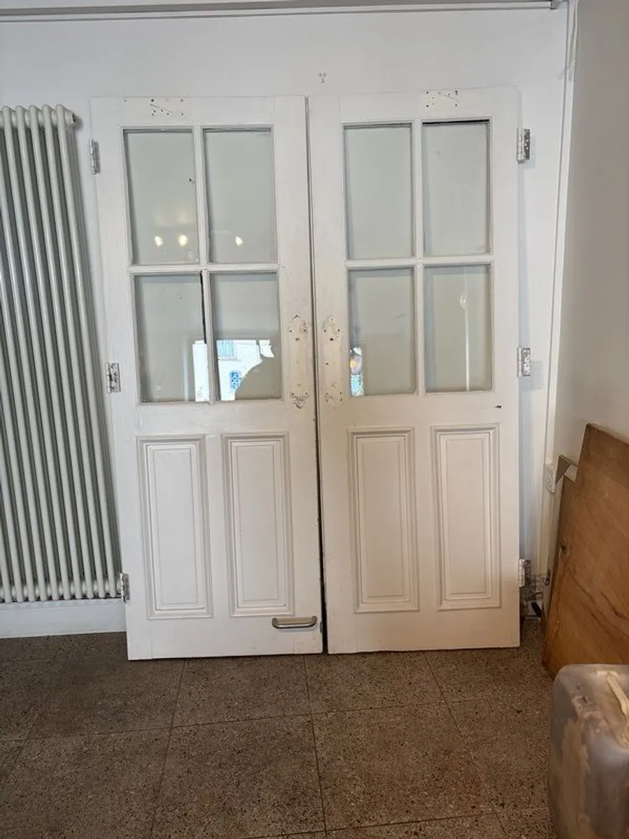 Hard wood teak pub doors - Image 1