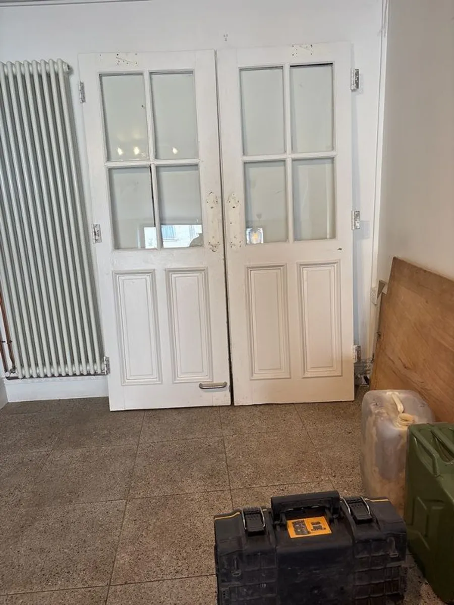 Hard wood teak pub doors - Image 2