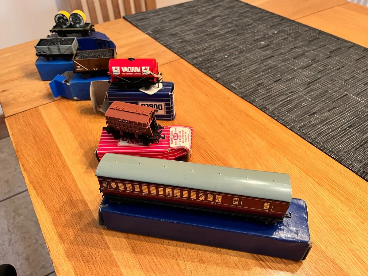 Railway carriage and rolling stock - Image 1