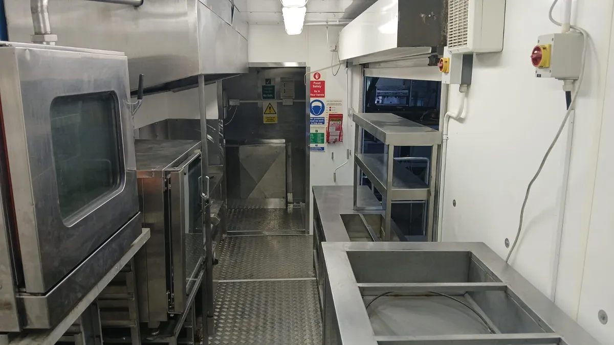 Iveco food truck - Image 1