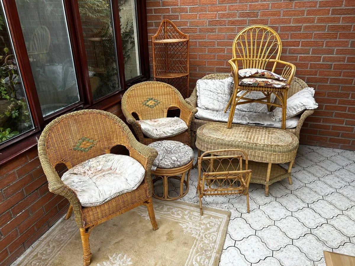 Wicker conservatory/patio furniture