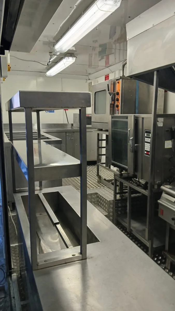 Iveco food truck - Image 4