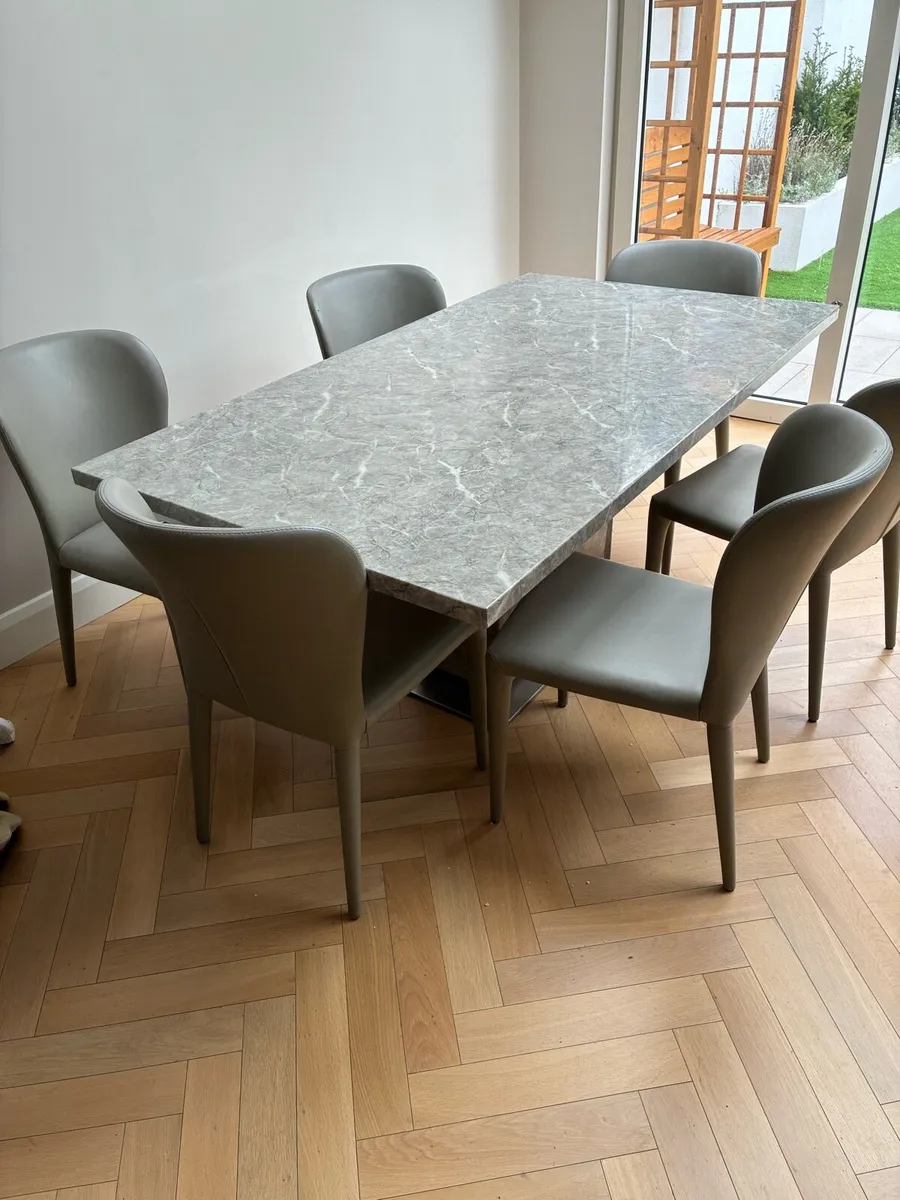 Kitchen table and coffee table - Image 1