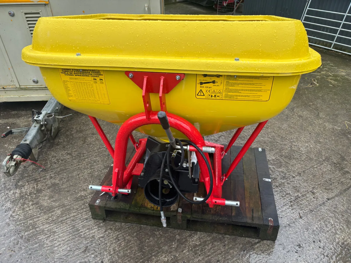 New Cosmo Wagtail Fertiliser Spreader - Image 3