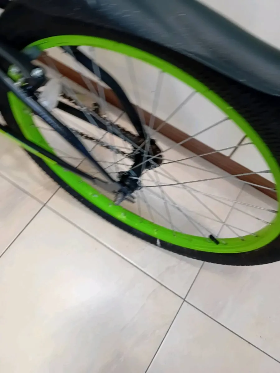 BOYS BICYCLE 24 INCH WHEELS - Image 3