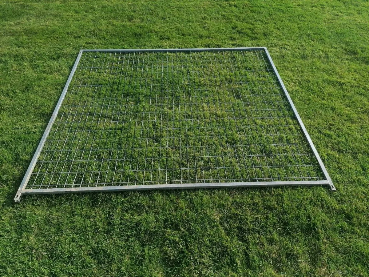 QUALITY BUILT DOG/CHICKEN RUN - Image 2