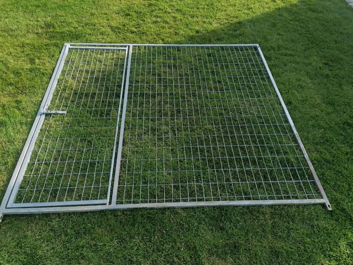 QUALITY BUILT DOG/CHICKEN RUN - Image 1