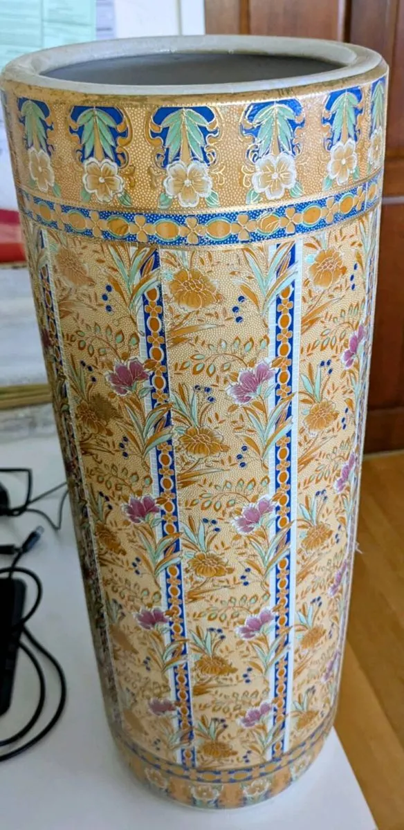 Large Chinese vase - Image 1