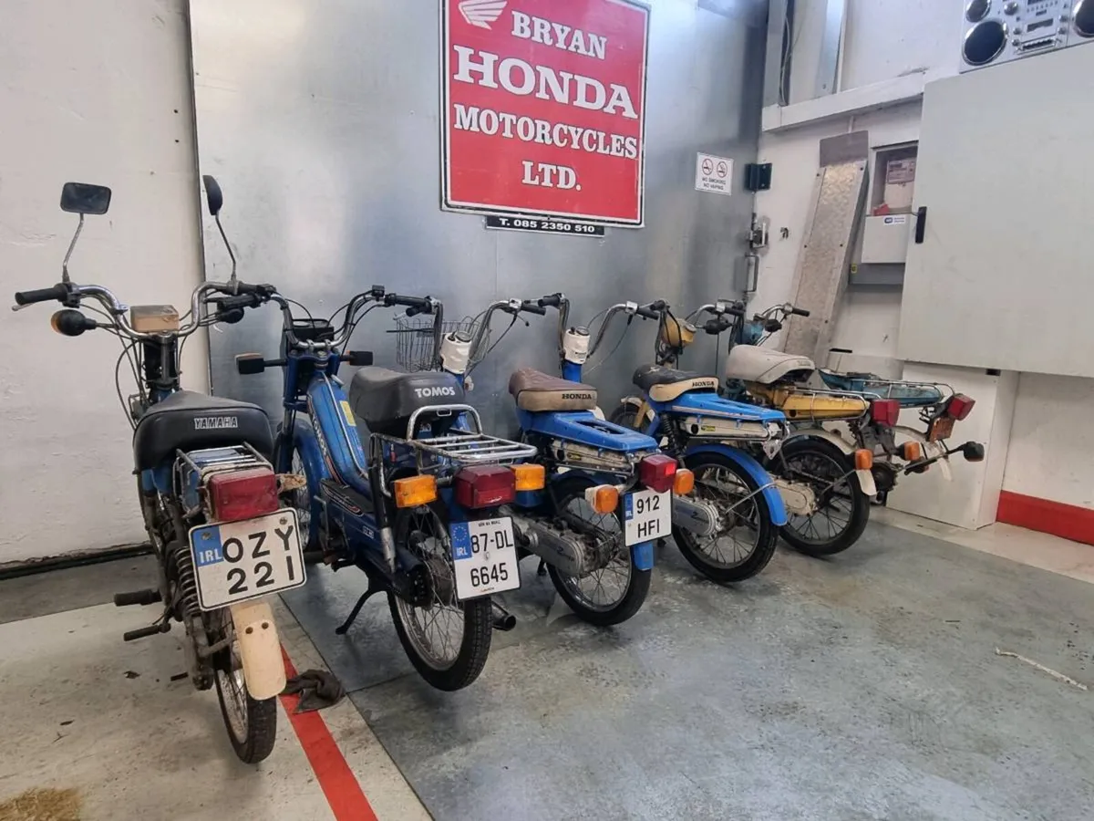2 Grand for the lot 6 Honda Scooters - Image 1