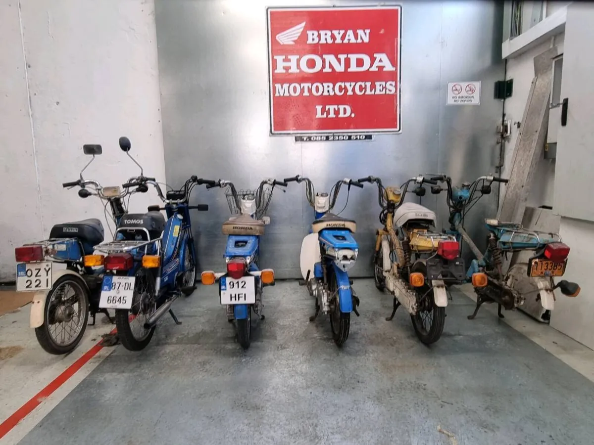 2 Grand for the lot 6 Honda Scooters - Image 2