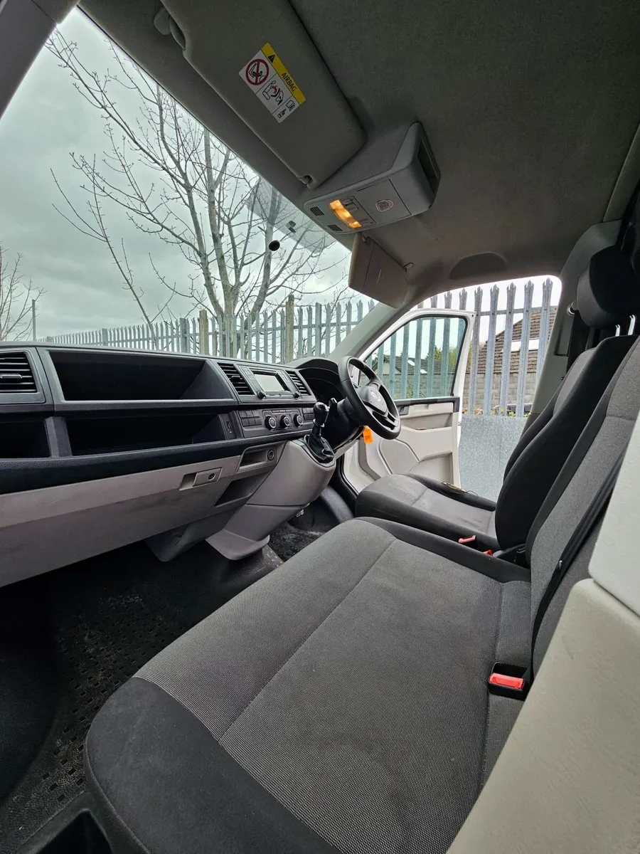 Volkswagen Transporter 2019 - Image 2