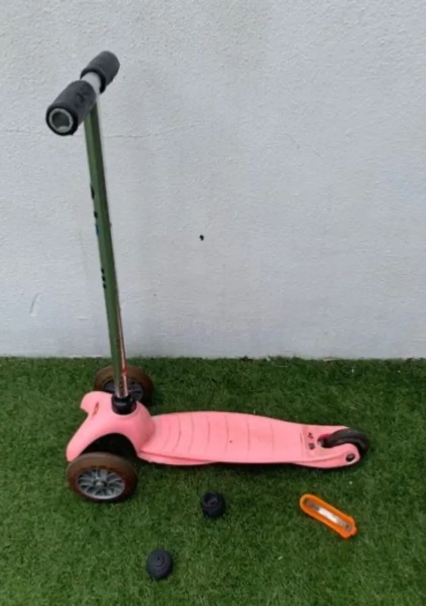 Mini Micro Classic Scooter - Image 1