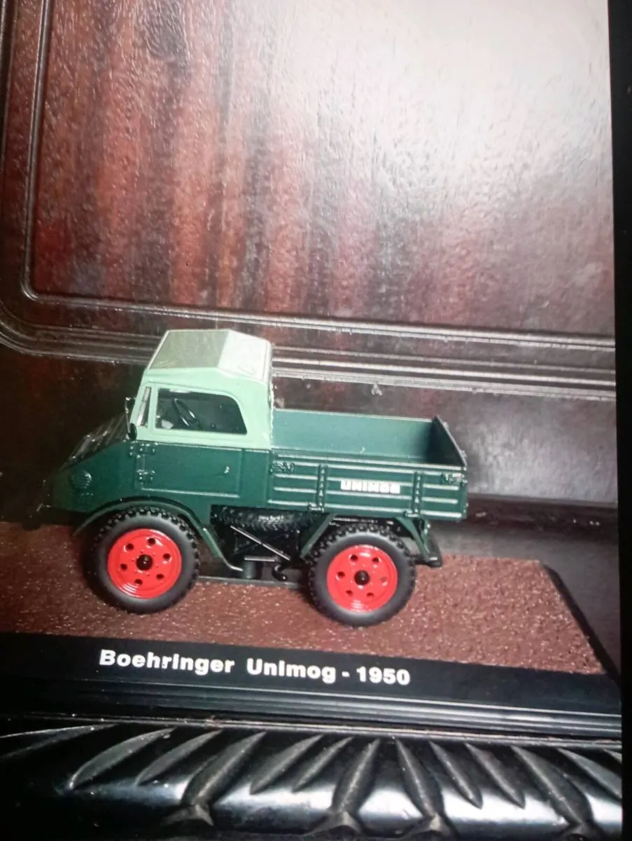 4 VINTAGE BRITAIN'S DIE-CAST 1-32 SCALE TRACTORS - Image 2