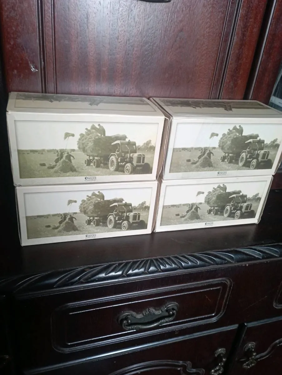 4 VINTAGE BRITAIN'S DIE-CAST 1-32 SCALE TRACTORS - Image 1