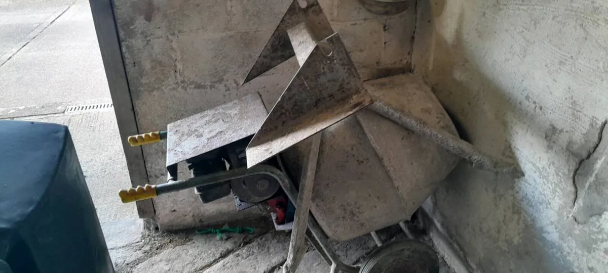 Petrol cement mixer - Image 1