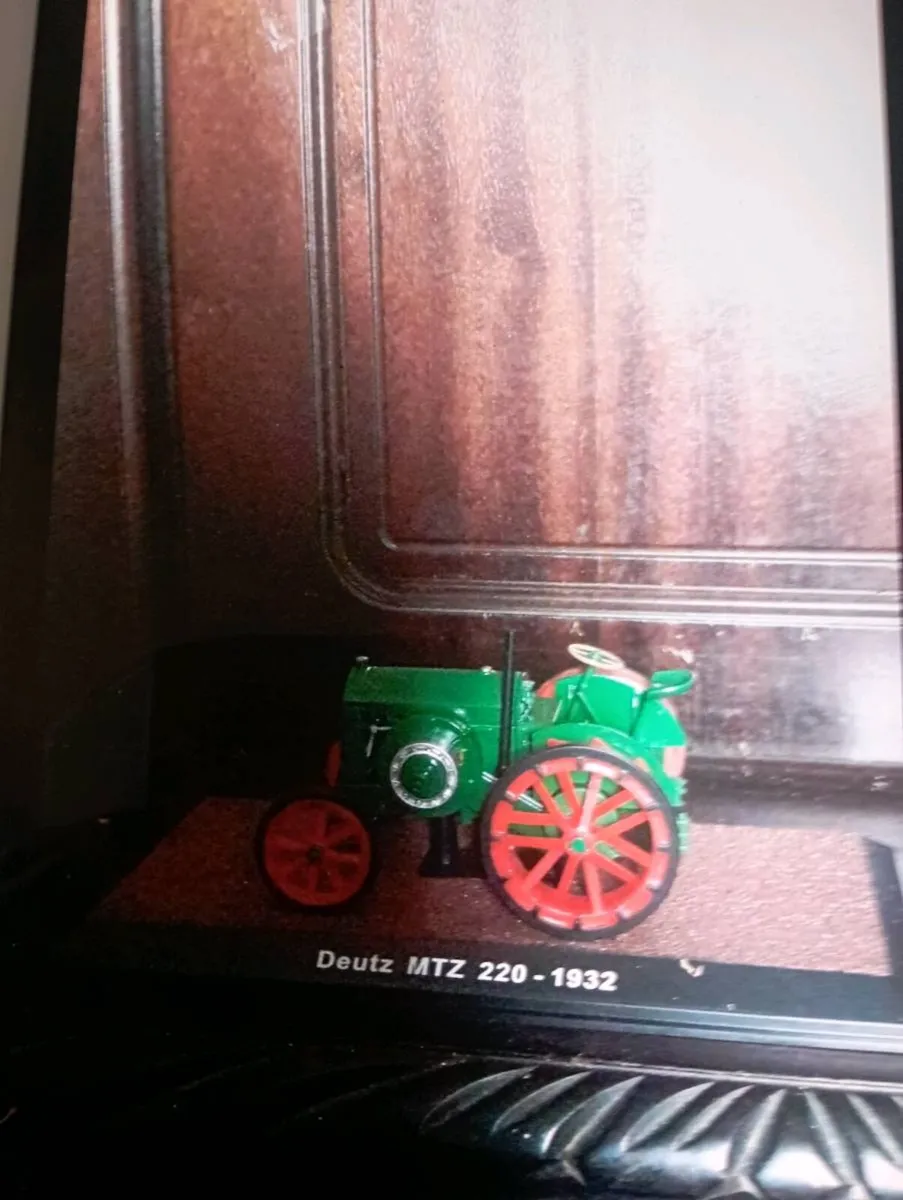 4 VINTAGE BRITAIN'S DIE-CAST 1-32 SCALE TRACTORS - Image 4