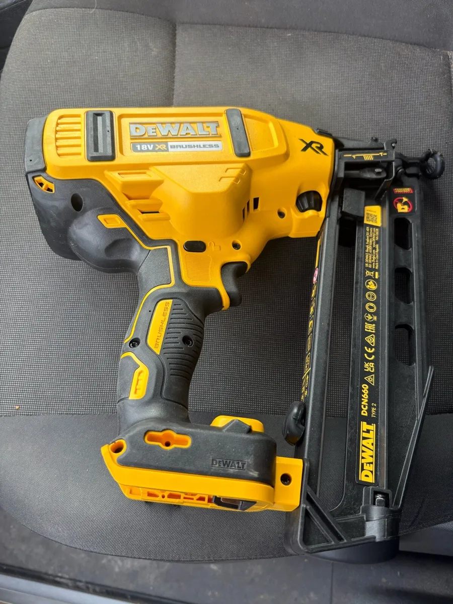 Dewalt nail gun - Image 1