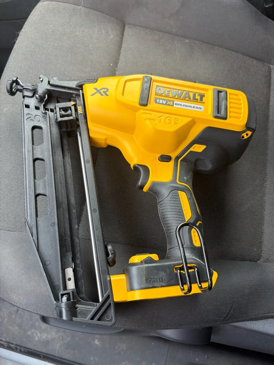 Dewalt nail gun - Image 2