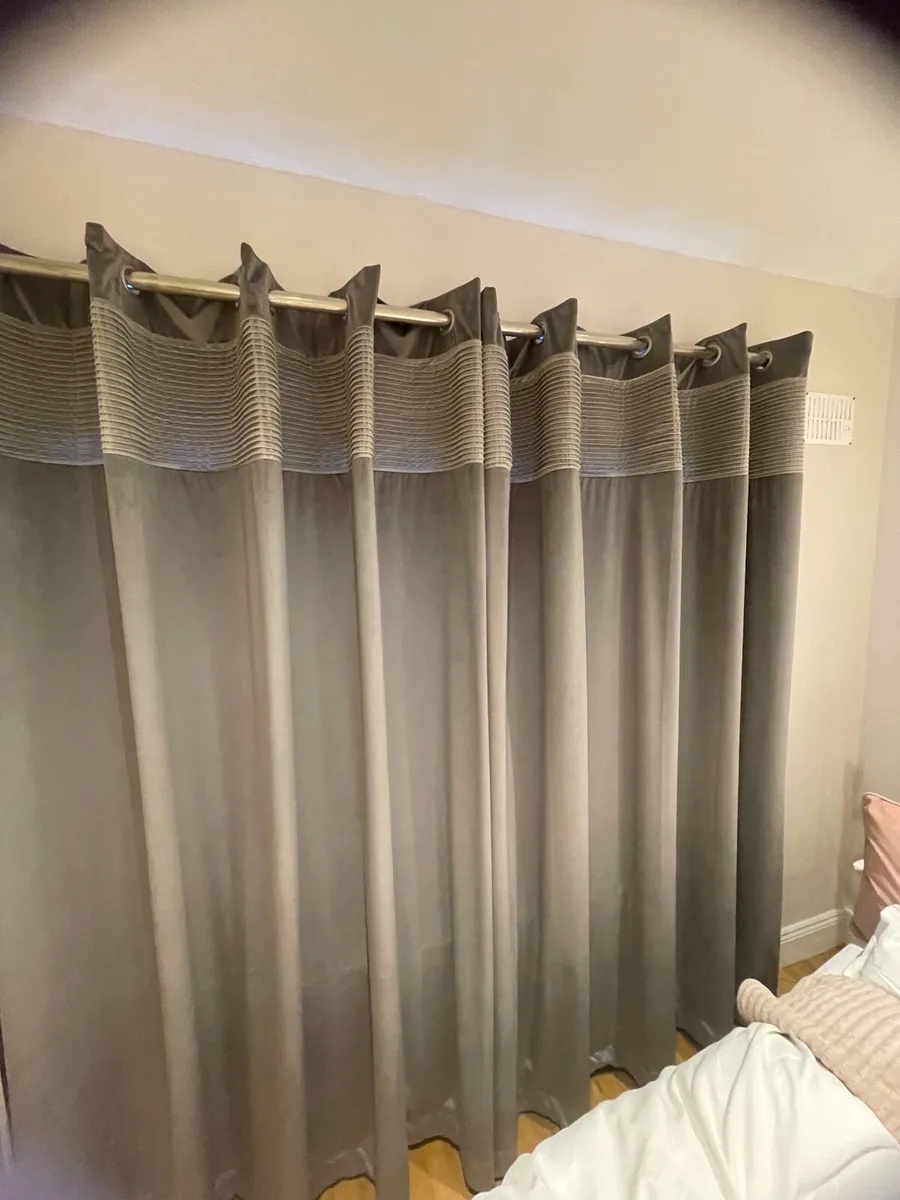 Grey velvet eyelet Curtains - Image 1