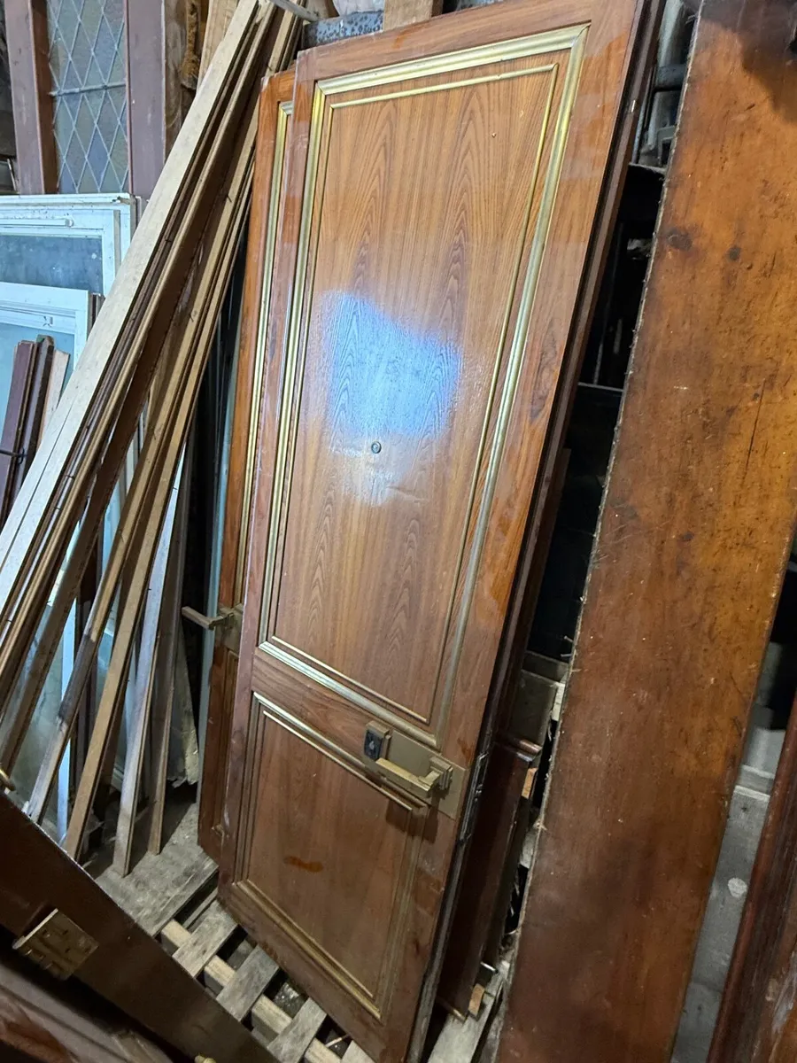 Selection top end hotel doors. - Image 3