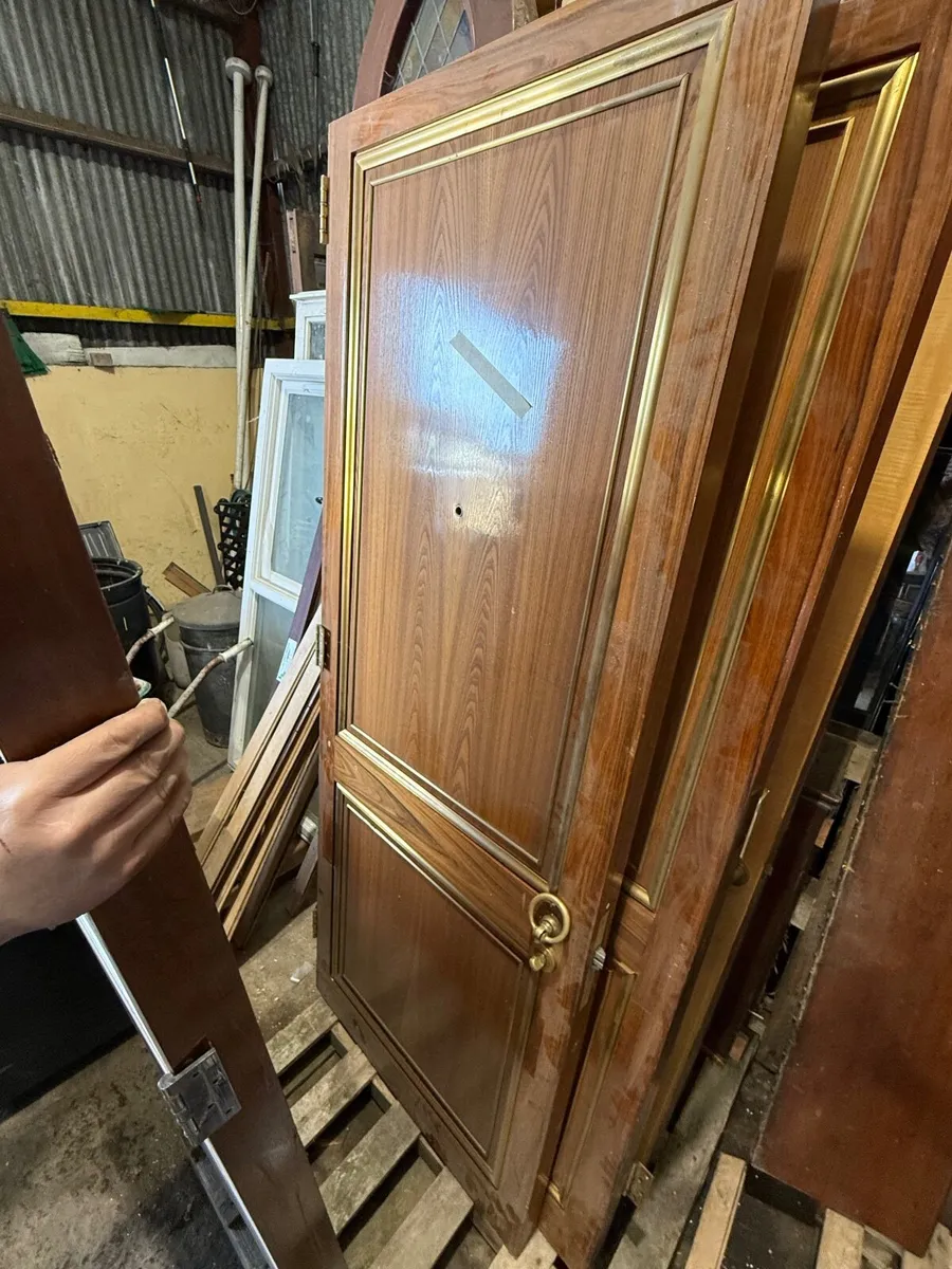 Selection top end hotel doors. - Image 4