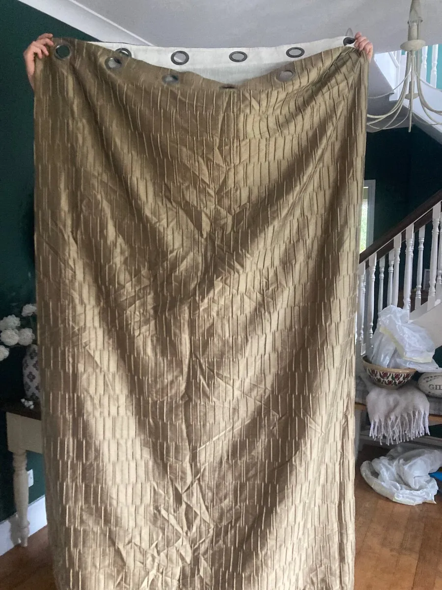 Curtains - Image 1