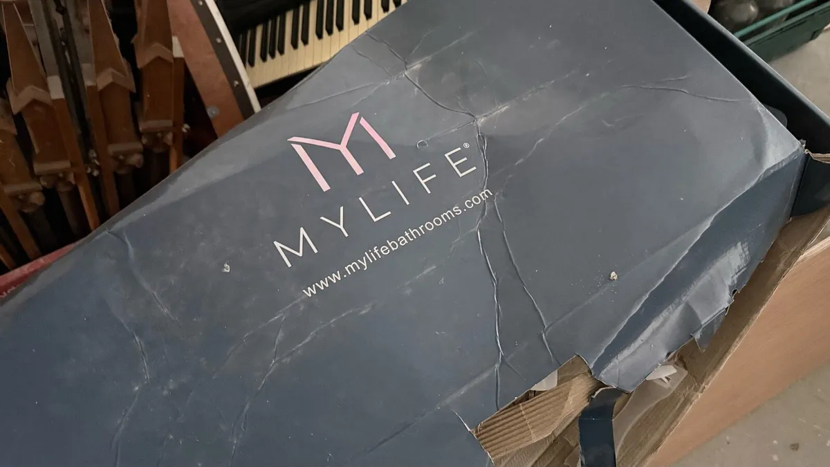 Mains shower. - Image 2