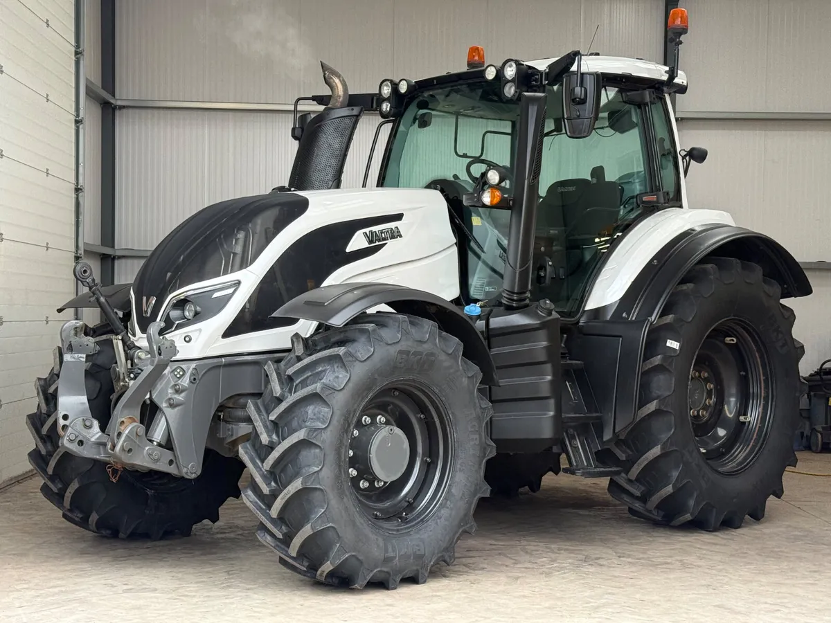 Valtra T174 Versu Unlimited **Only 3600 hours!!** - Image 1