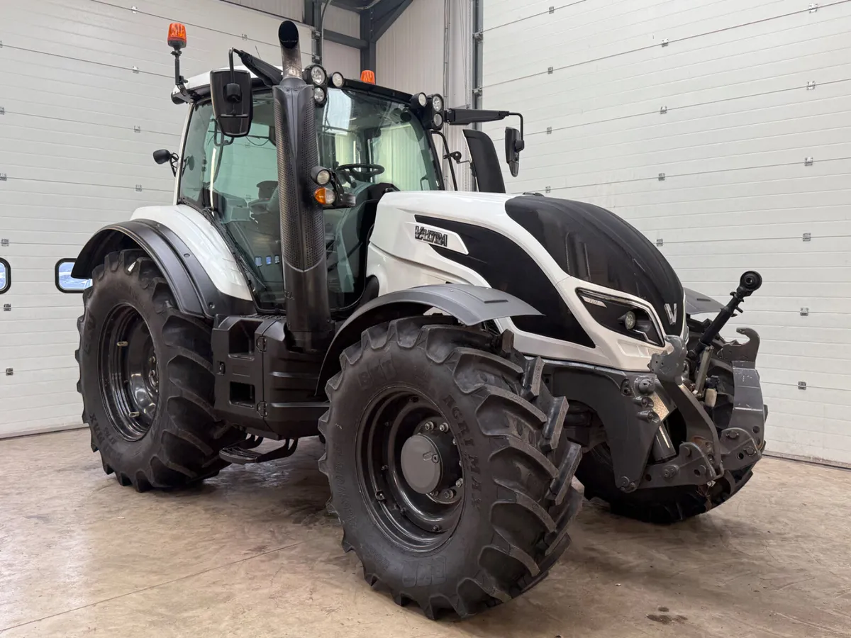 Valtra T174 Versu Unlimited **Only 3600 hours!!** - Image 3