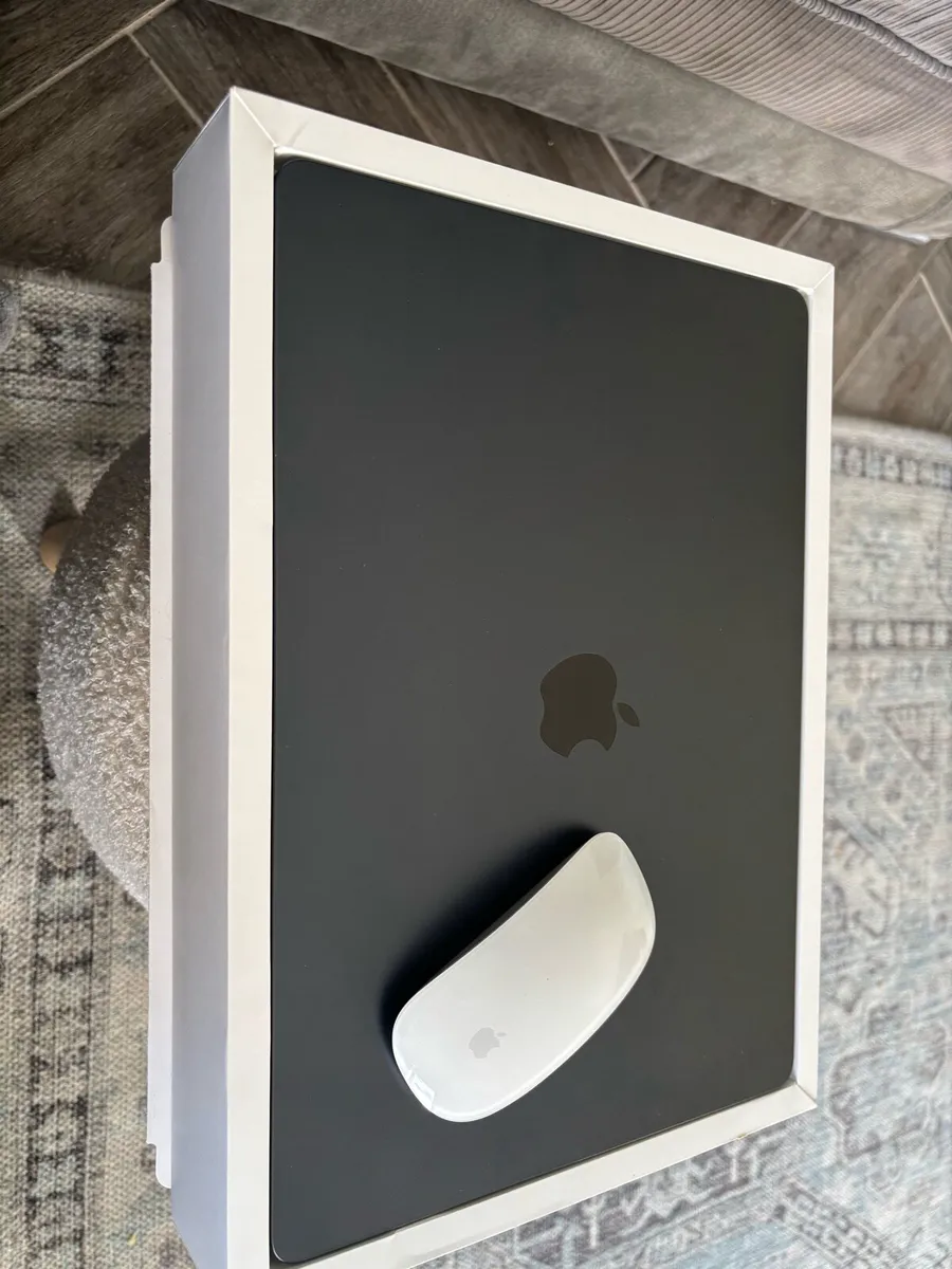 MacBook Air 15-inch - Image 4