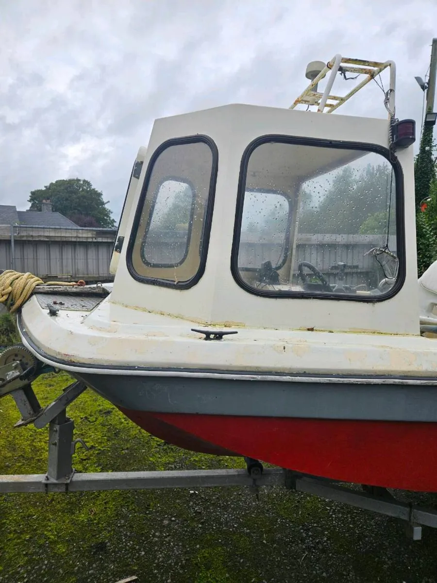 Fishing boat - Image 4