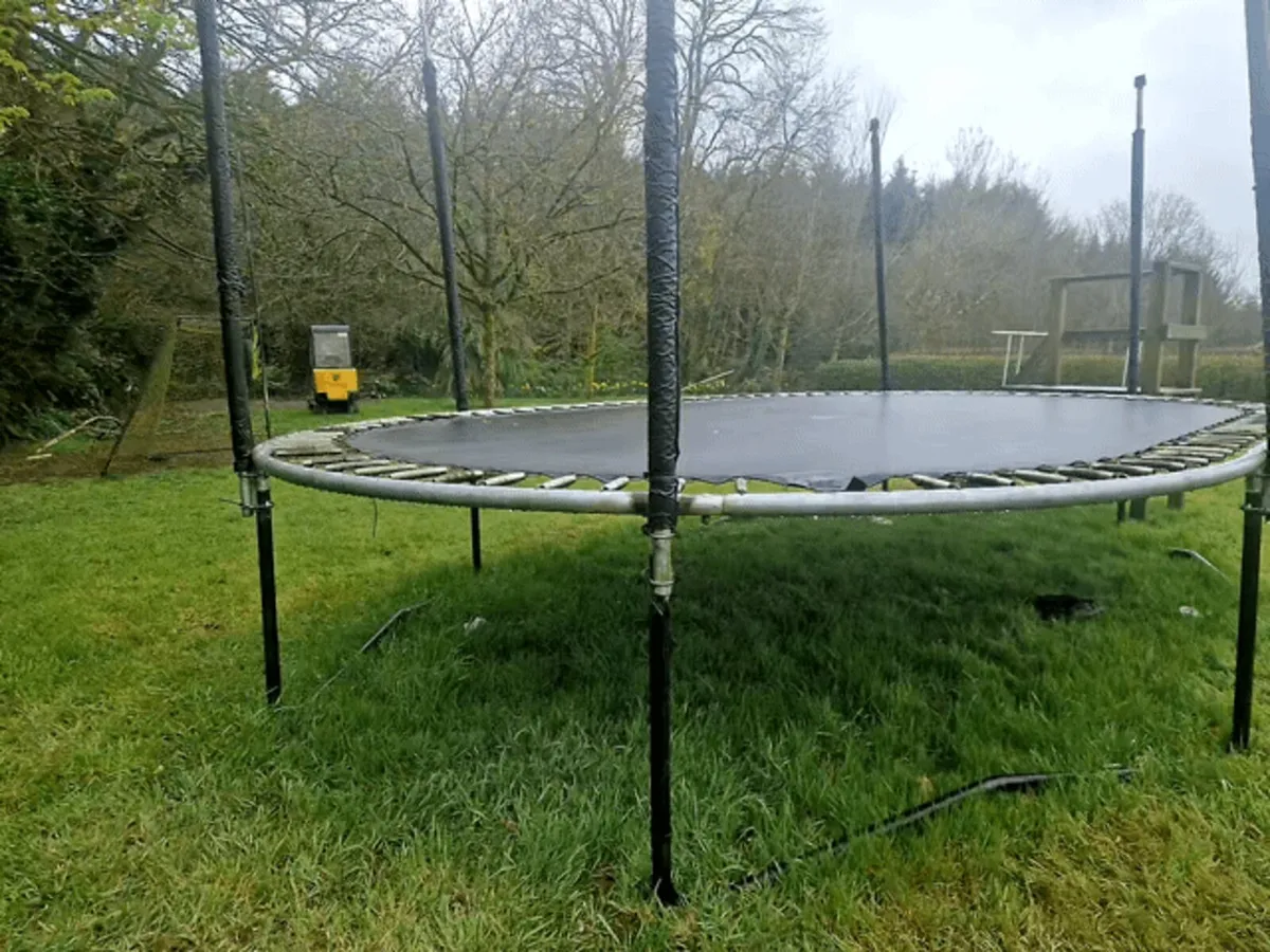 Berg Trampoline - Image 1