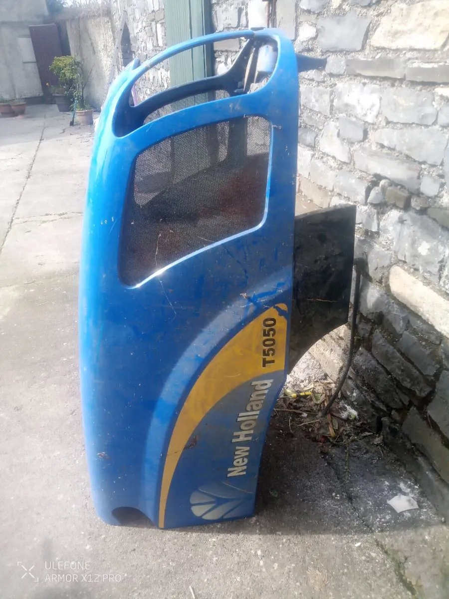 New Holland bonnet - Image 1