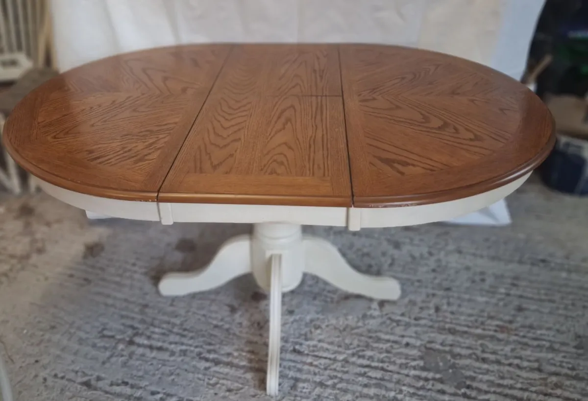 Table & chairs - Image 1