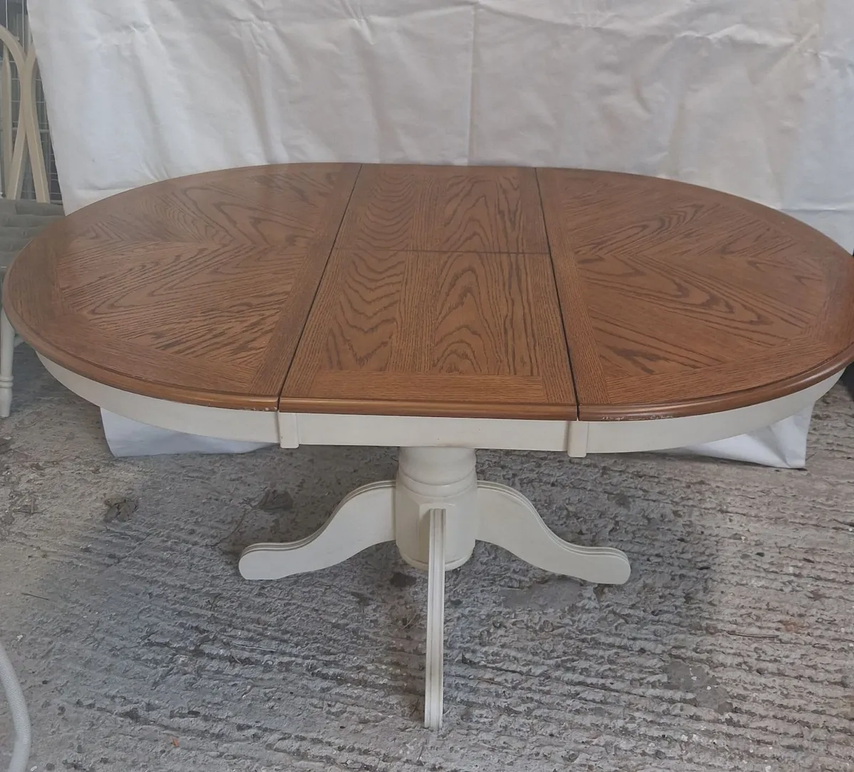 Table & chairs - Image 2