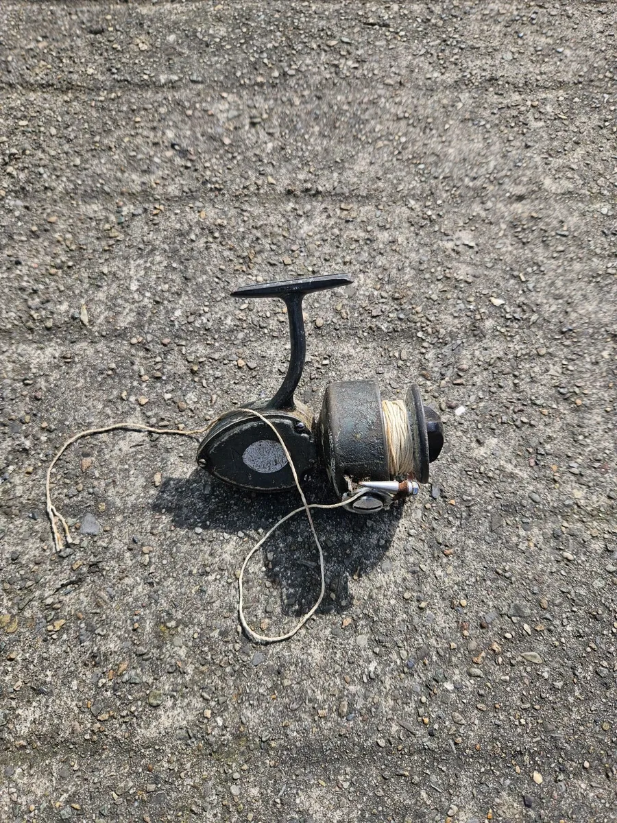 Vintage Fishing Reel - Image 3