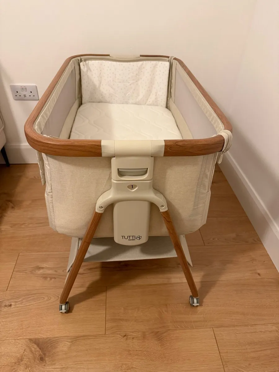 Tutti Bambini CoZee Air Bedside Crib - Image 2
