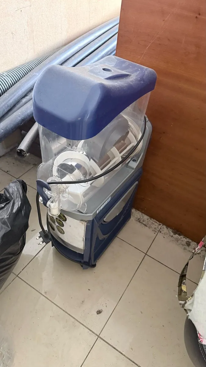 Large slushy machine