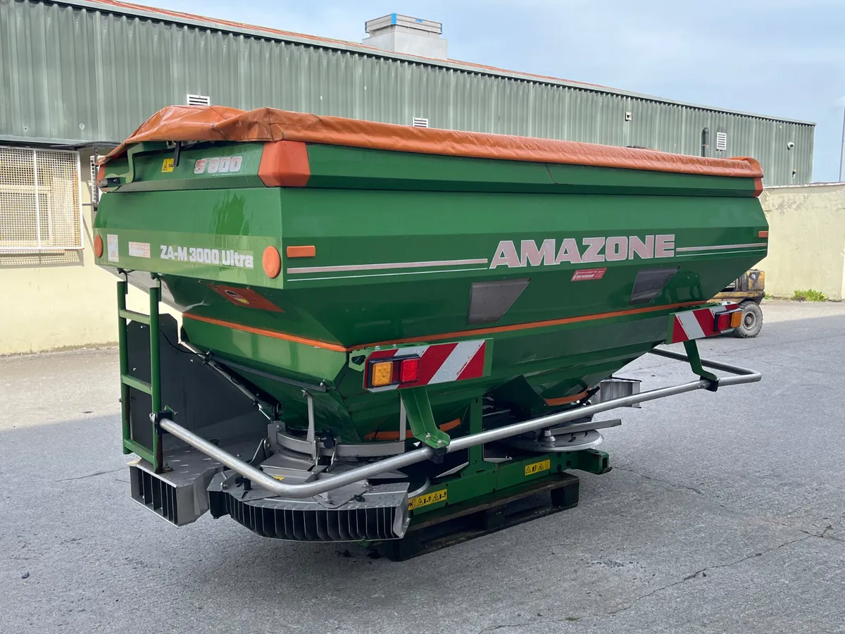 Amazone spreader - Image 1