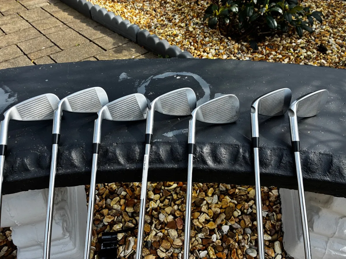 Ping g425 irons - Image 2