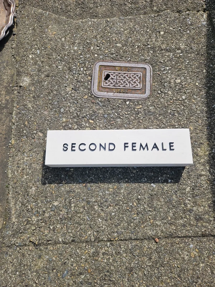Sign Second Female - Image 1