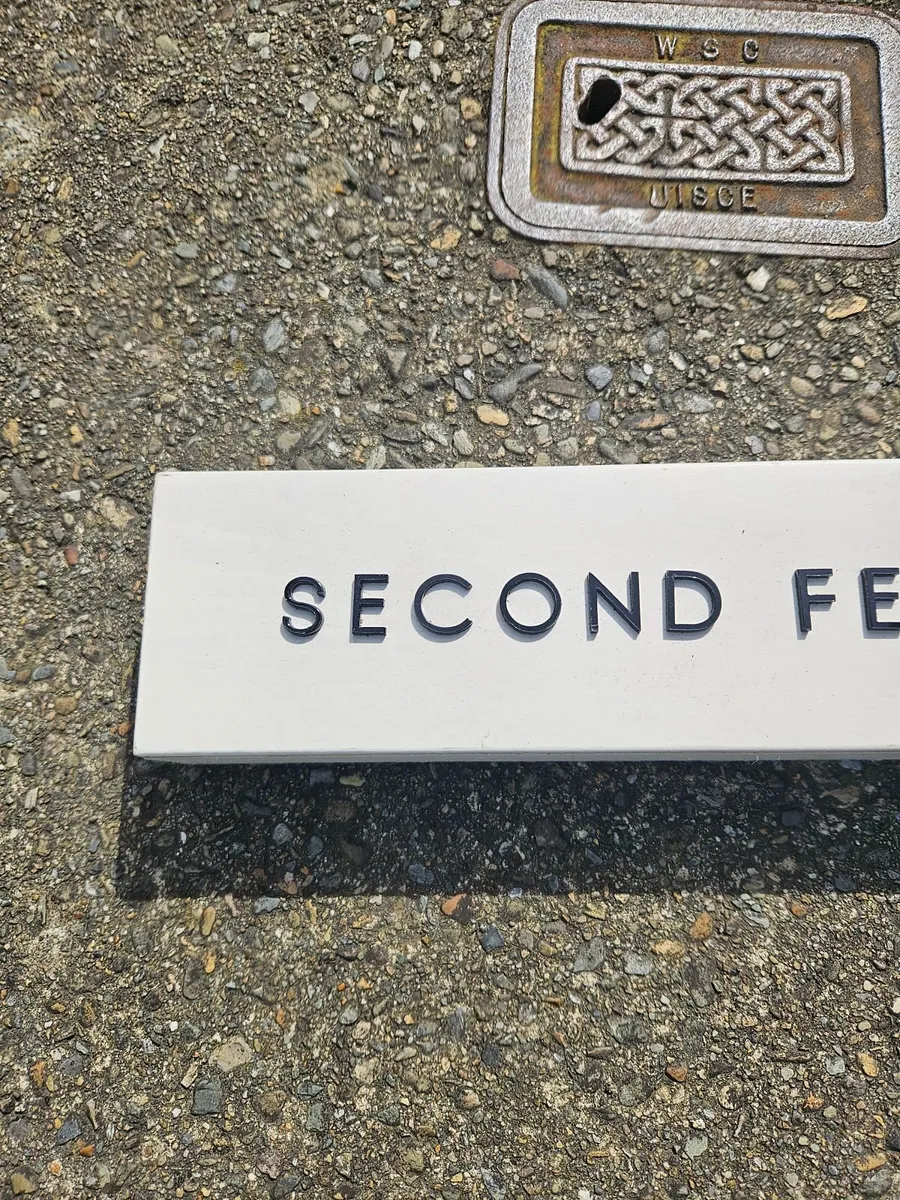 Sign Second Female - Image 3