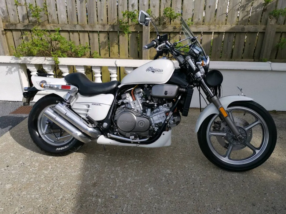 Honda Super Magna - Image 1