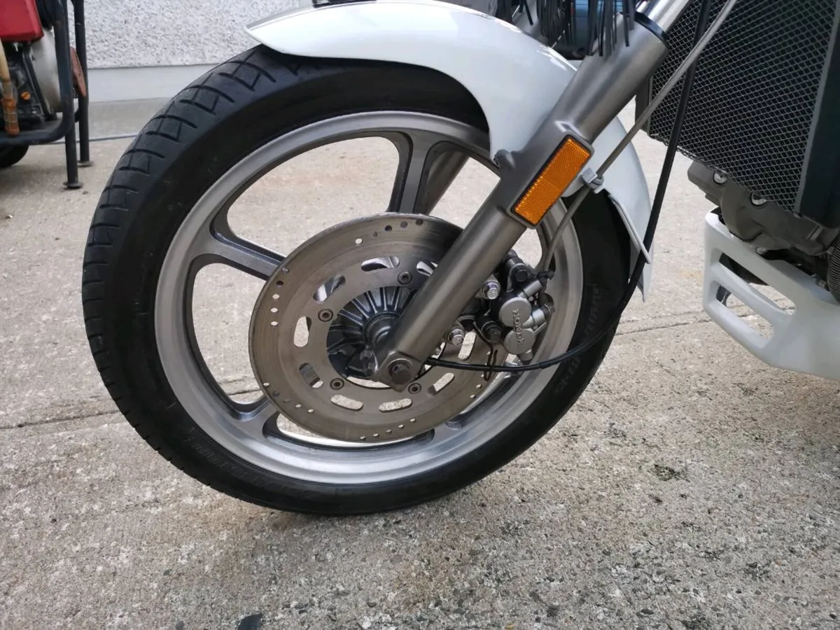 Honda Super Magna - Image 4