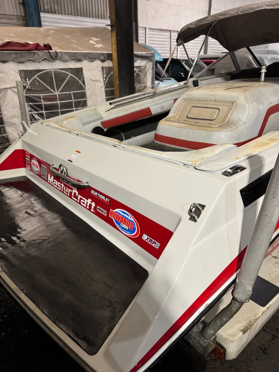 Mastercraft  V8 petrol speed boat - Image 4