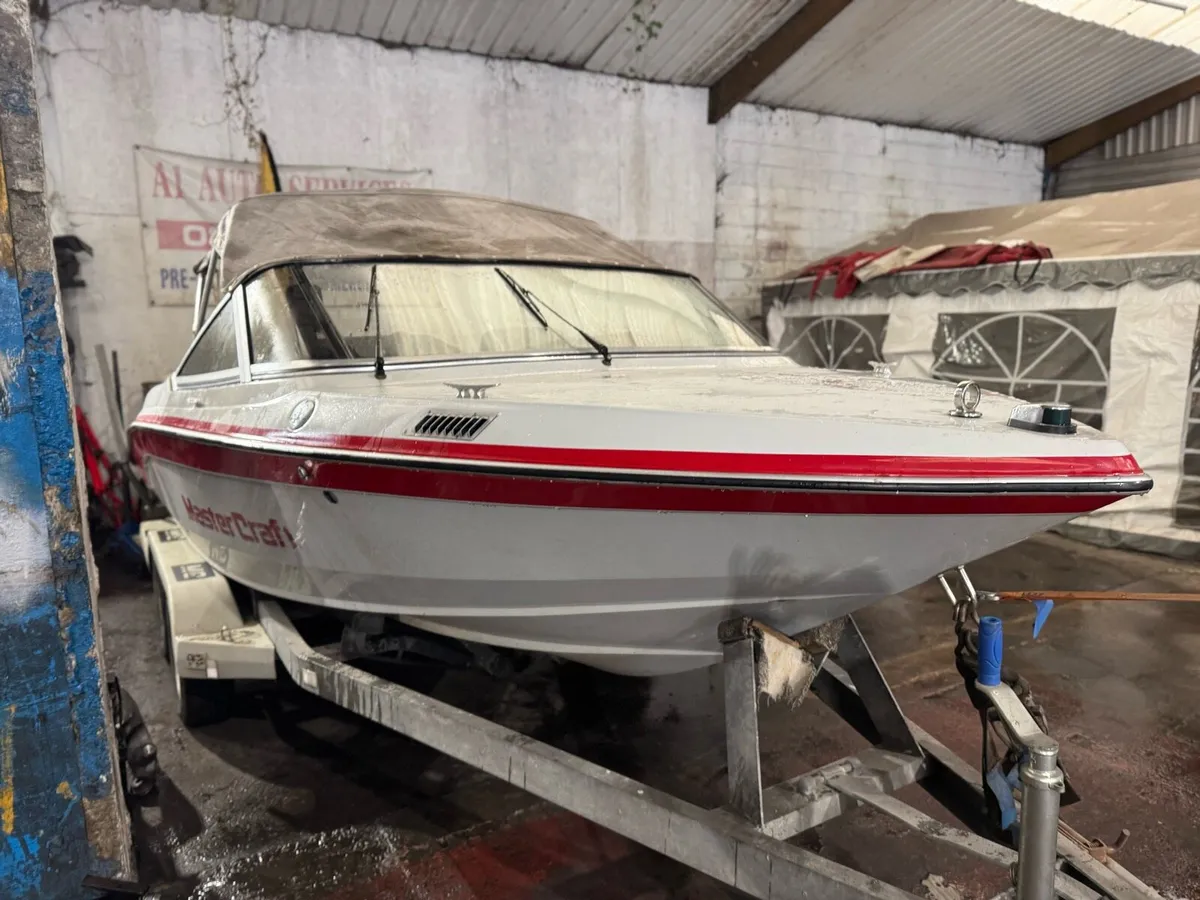 Mastercraft  V8 petrol speed boat - Image 1