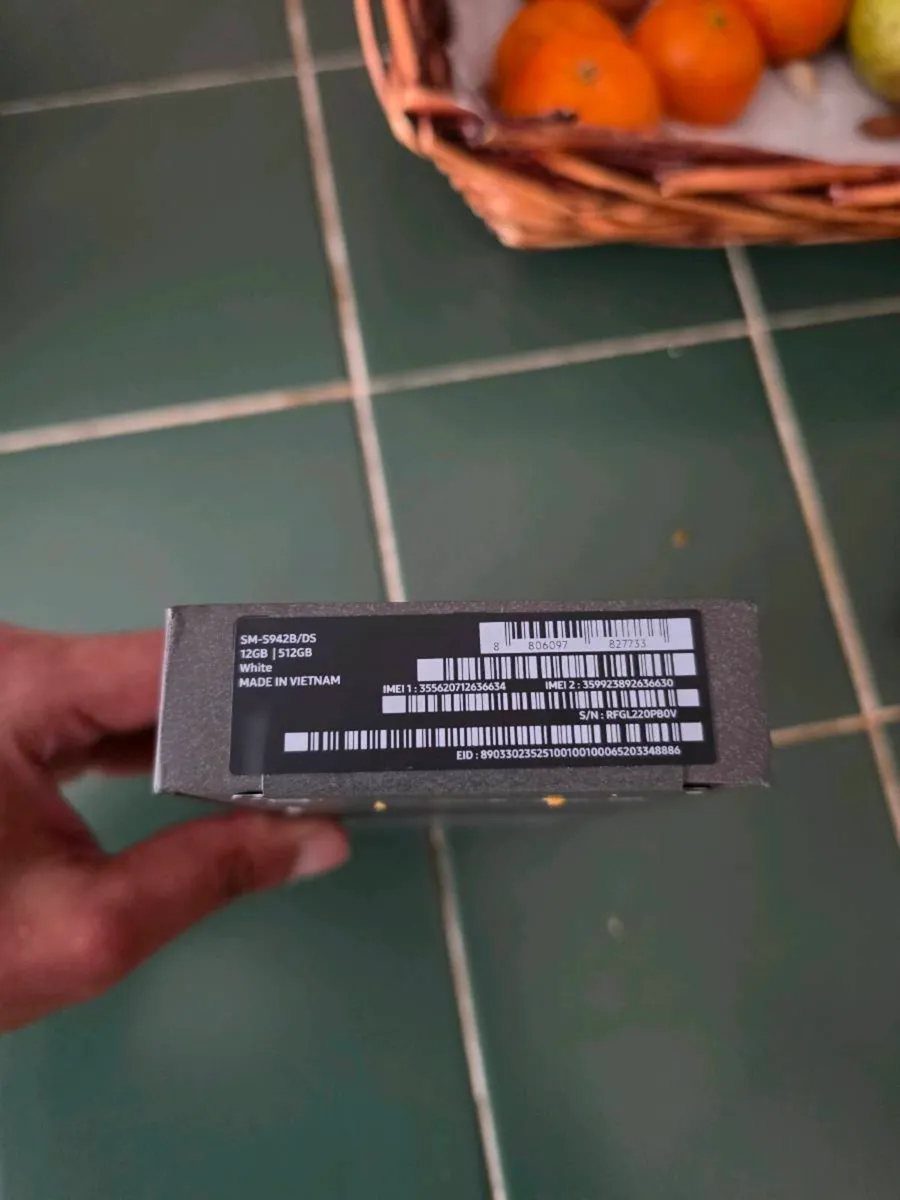 Samsung galaxy s26 512GB white unlocked - Image 2