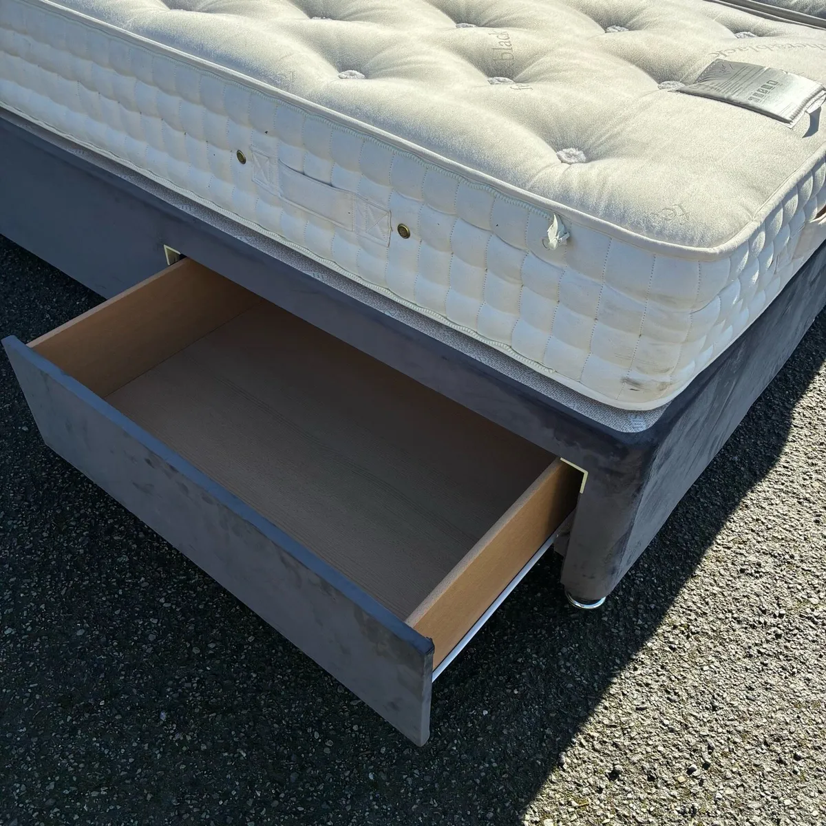 6ft Super King Fabulous Bed Crushed Velvet - Image 3